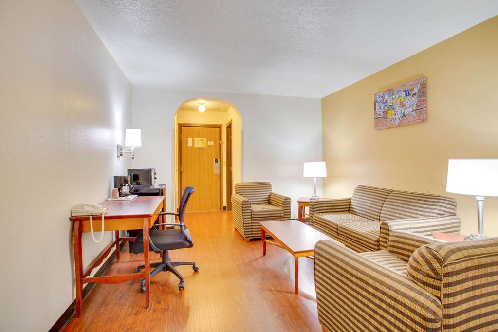 Econo Lodge Inn & Suites Albuquerque East I 40 Eubank Exit - photo 18