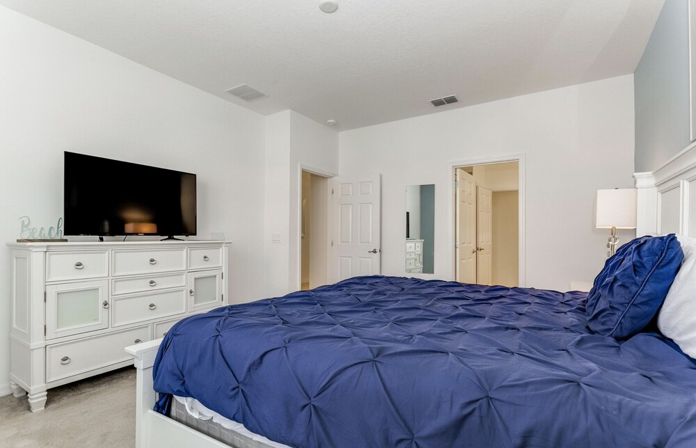 Beautiful 9 bedroom pool home located in the Solterra Resort home - photo 15