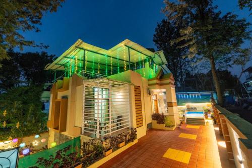 Esperanza Villas with Free Breakfast Swimming Pool and Valley View — 4-Star Luxury Hotel in Panchgani, India