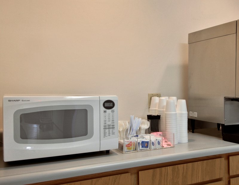 Red Roof Inn - photo 3