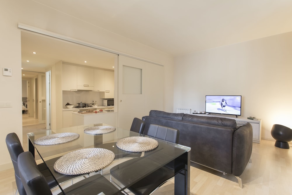 Bravissimo Cort Reial 2B — 4-Star Luxury Hotel in Girona, Spain