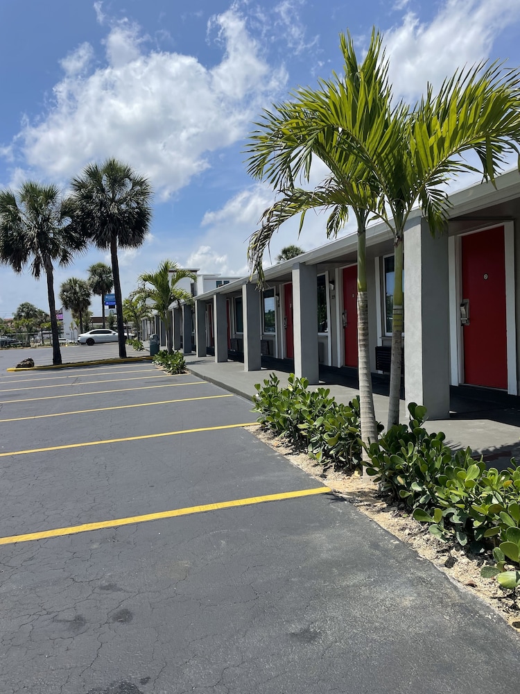 Super 8 by Wyndham Kissimmee Orlando - photo 50