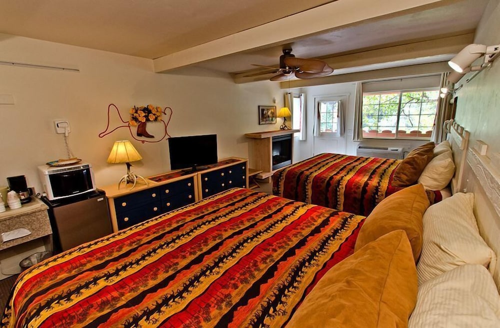 Hot Springs Inn - photo 20