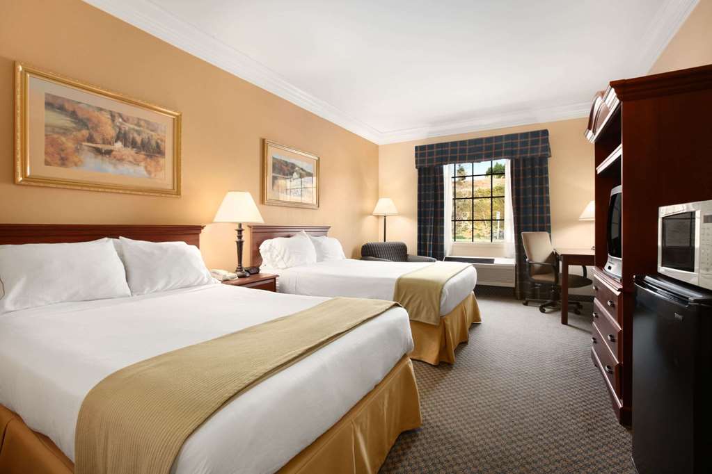Days Inn by Wyndham Altavista - photo 15
