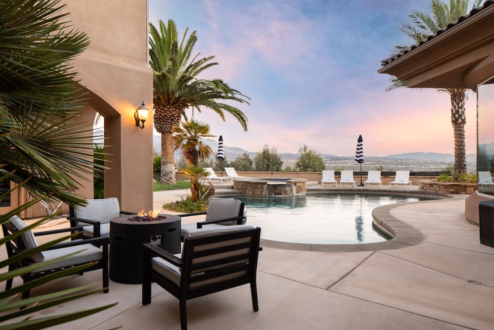 Sangiovese By Avantstay Spectacular Estate w Pool Hot Tub Putting Green in Temecula, United States