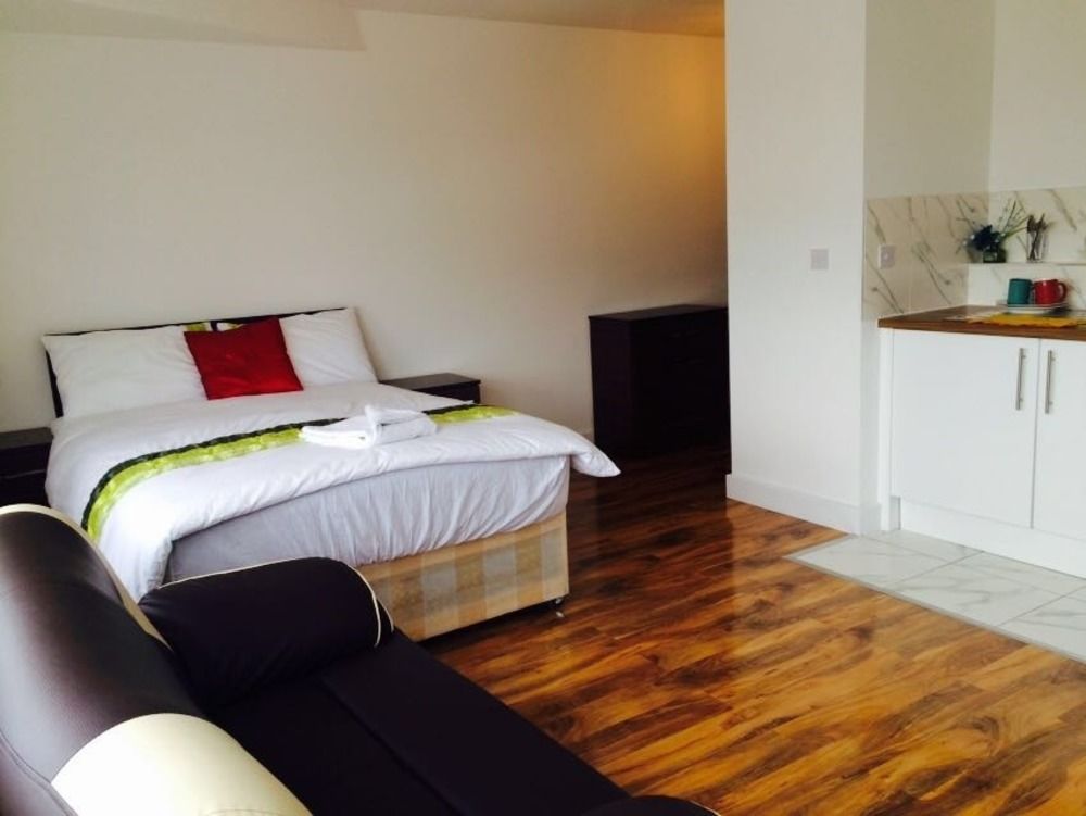 137 Upton Lane - last minute hotel in London