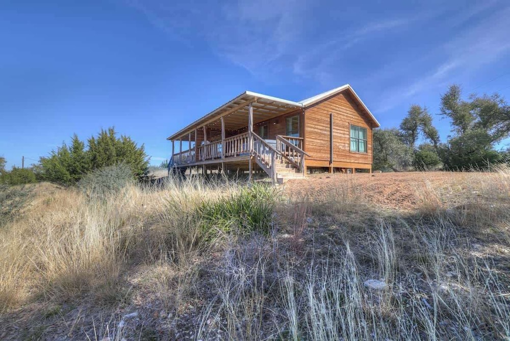 Mesquite Cabin with Hot Tub & Hill Country Views — 4-Star Luxury Hotel in Fredericksburg, United States