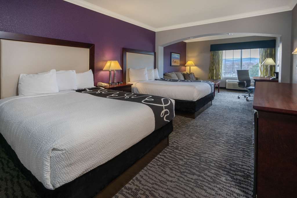 La Quinta Inn & Suites by Wyndham Loveland Estes Park - photo 21
