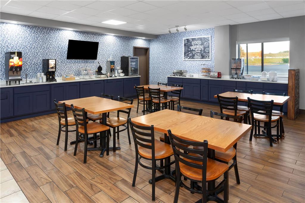AmericInn & Suites By Wyndham Baraboo Event Center - photo 30