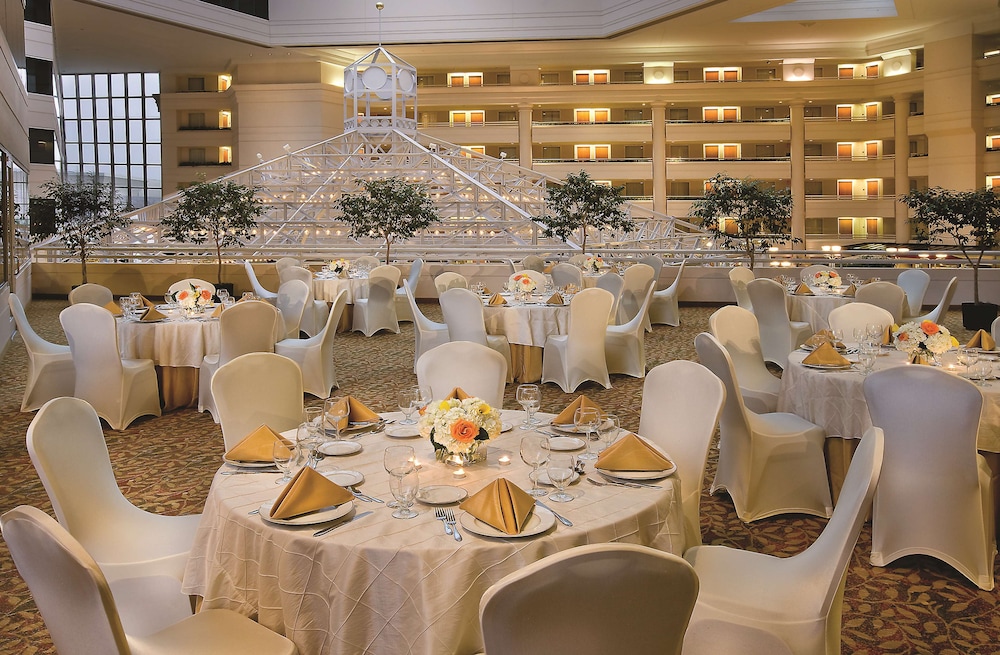 Embassy Suites by Hilton Washington DC Chevy Chase Pavilion - photo 3