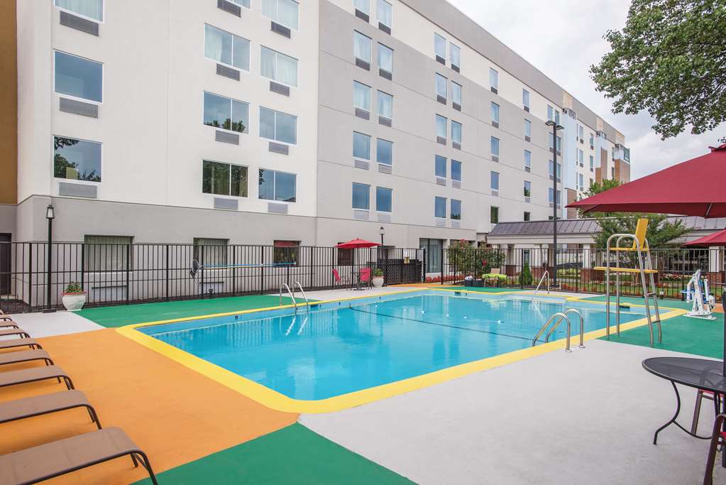 La Quinta Inn & Suites by Wyndham DC Metro Capital Beltway - photo 22