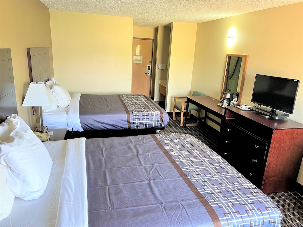 Designer Inn & Suites - photo 33