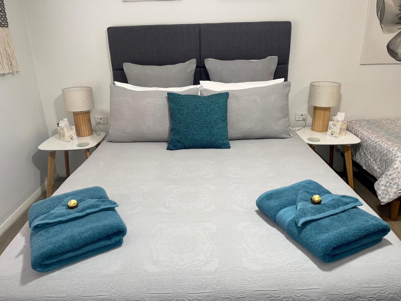 Emu Retreat B&B — 4-Star Luxury Hotel in Tailem Bend, Australia