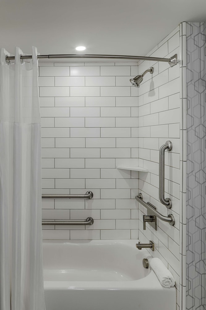 The Kingsley Bloomfield Hills a DoubleTree by Hilton - photo 64