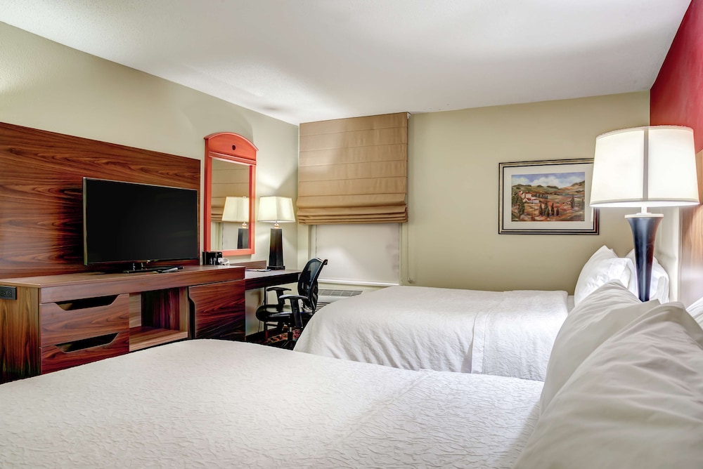 Hampton Inn St. Joseph - photo 9