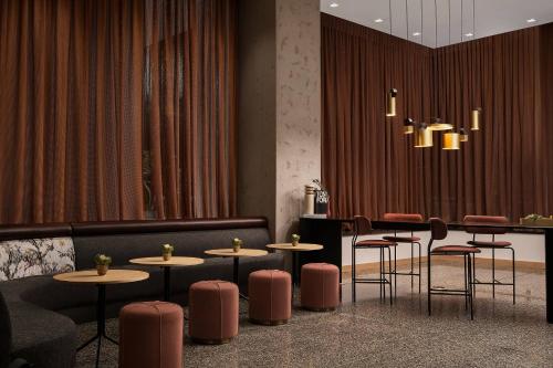 Renaissance Milwaukee West Hotel - photo 40