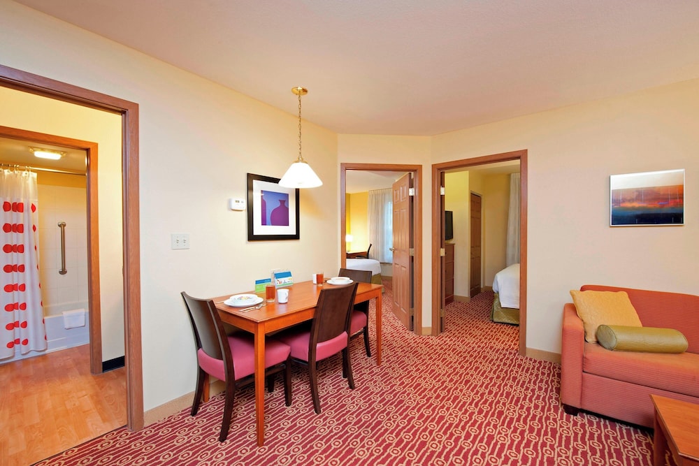 MainStay Suites Bloomington near University - photo 7