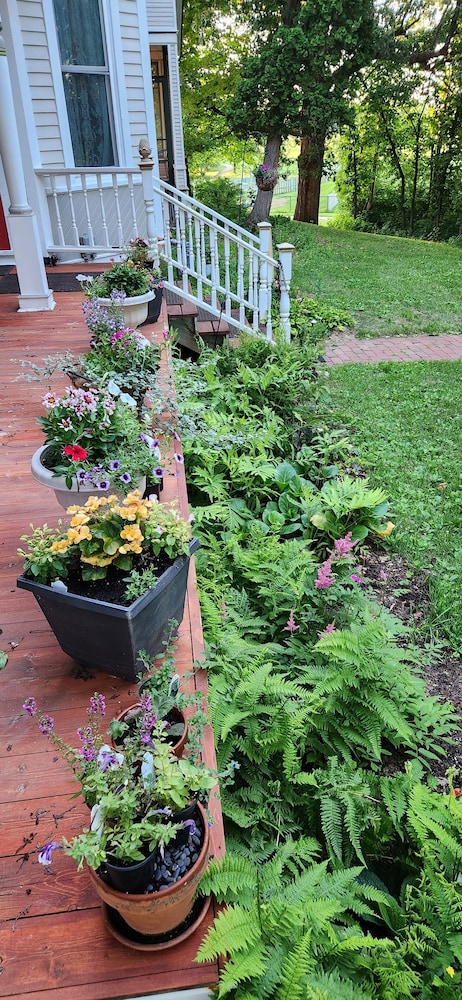 Oaklawn Inn Llc - photo 83