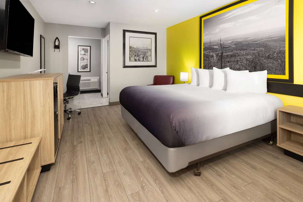 Super 8 by Wyndham Hazleton - photo 7