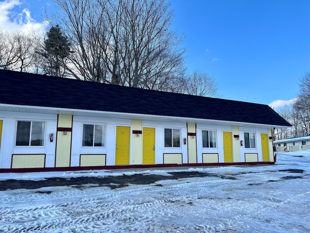 Skyland Motel Inn & Suites in Huntsville, Canada