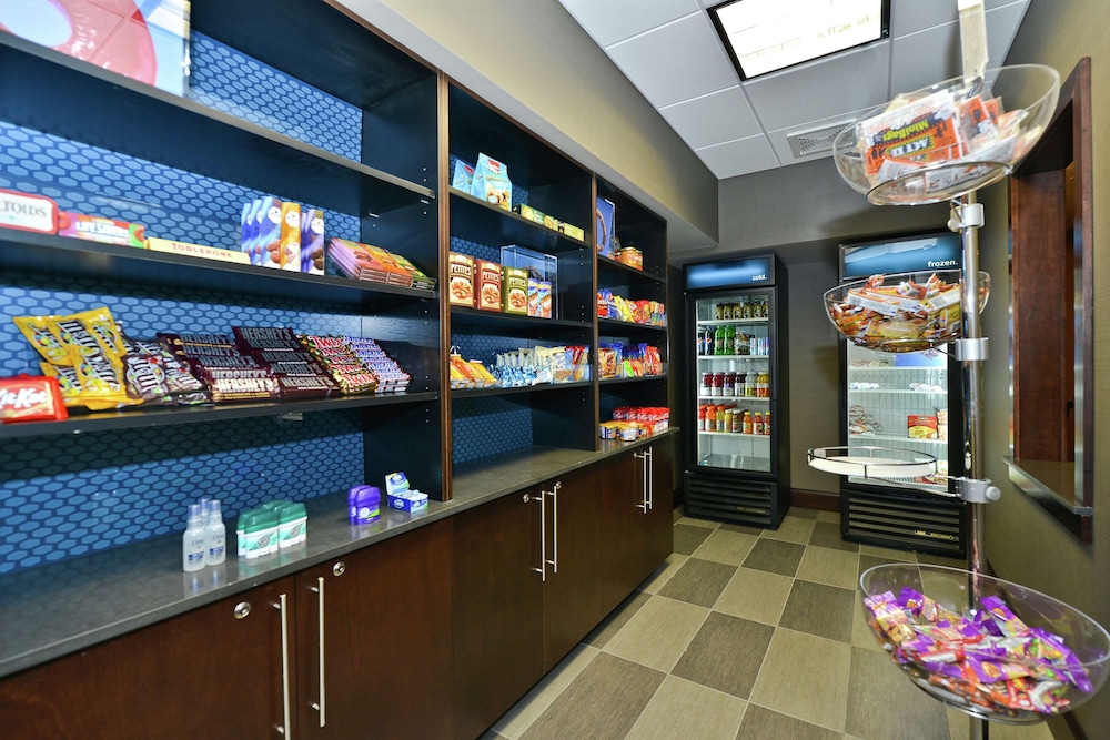 Hampton Inn & Suites Greensboro Coliseum Area - photo 75