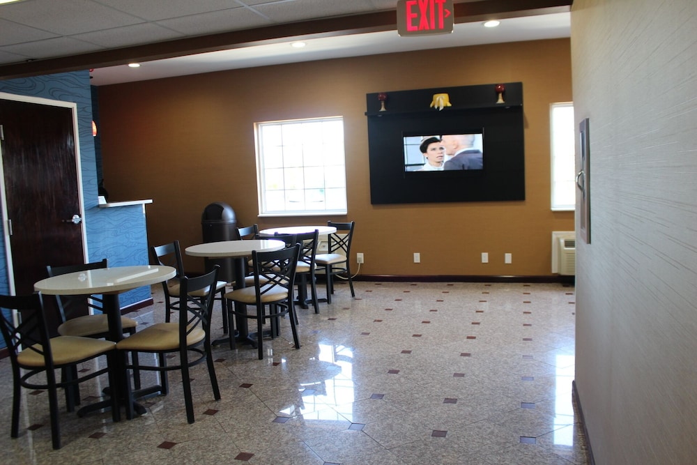 Magnolia Inn And Suites - photo 36