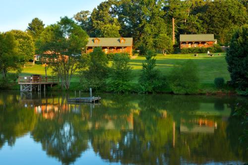 Barkwells - carbon neutral hotel in Mills River