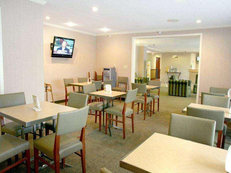 La Quinta Inn Kansas City North - photo 9