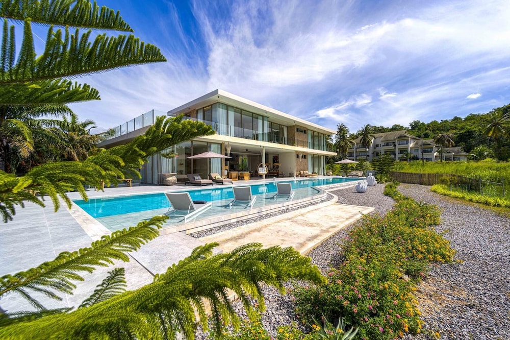 Ultra Modern 6 Bedroom in GolfCourse PH6 — 4-Star Luxury Hotel in Cha-Am, Thailand