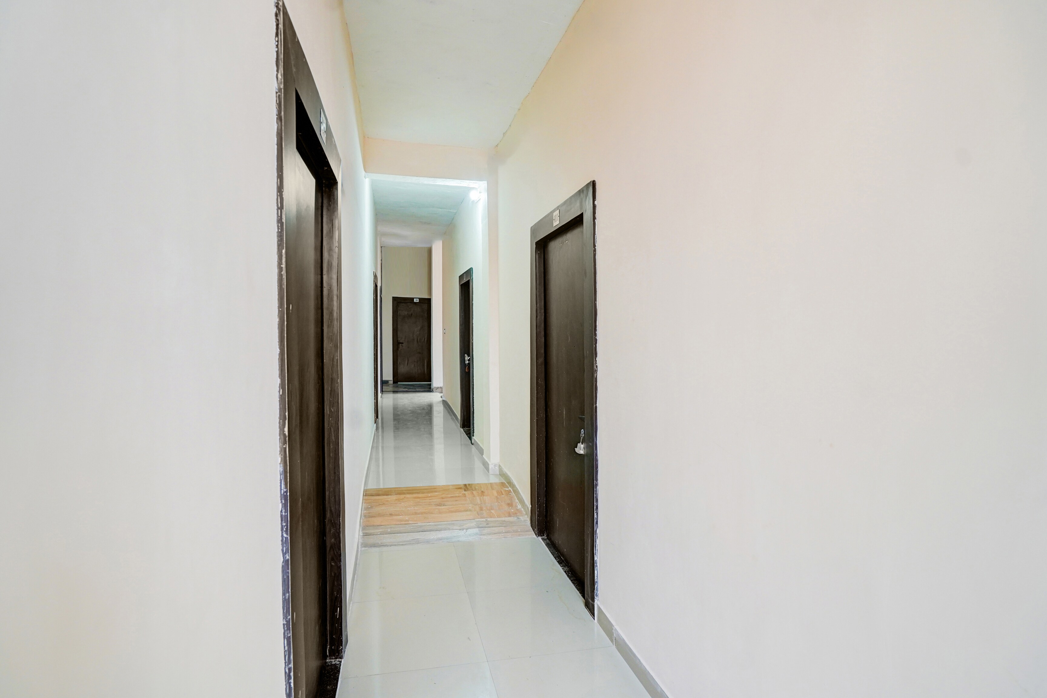 Spot on hotel meena — 4-Star Luxury Hotel in Allahabad, India