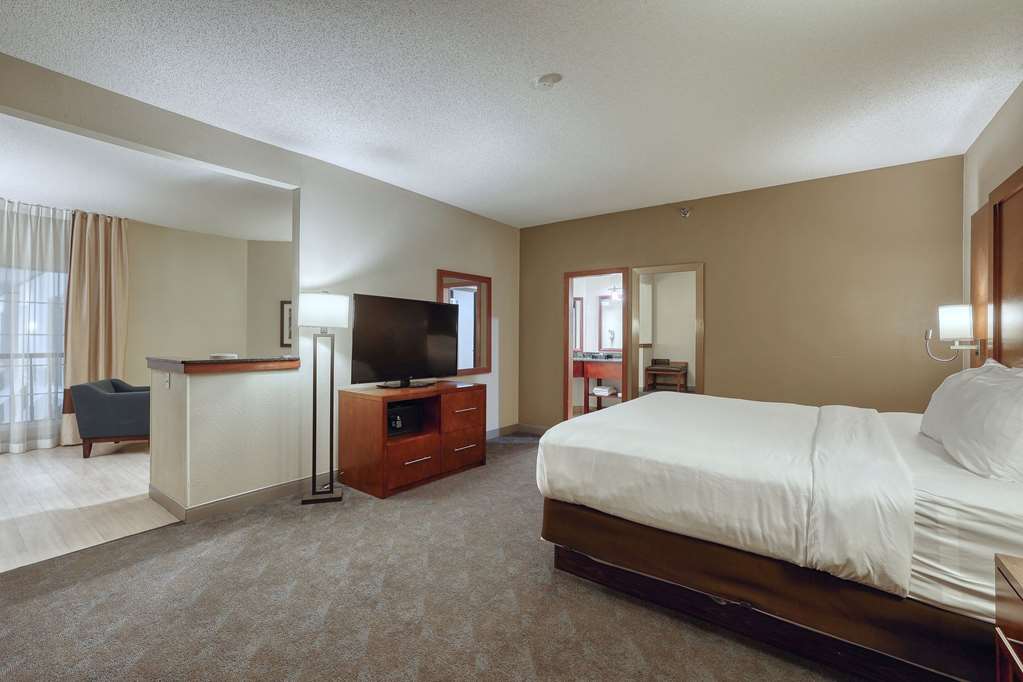 Comfort Suites Appleton Airport - photo 55
