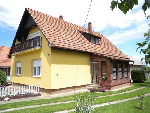 Apartment Balatonbereny 4 — 4-Star Luxury Hotel in Balatonbereny, Hungary