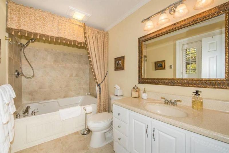 Oak Hill on Love Lane in Waynesville, United States