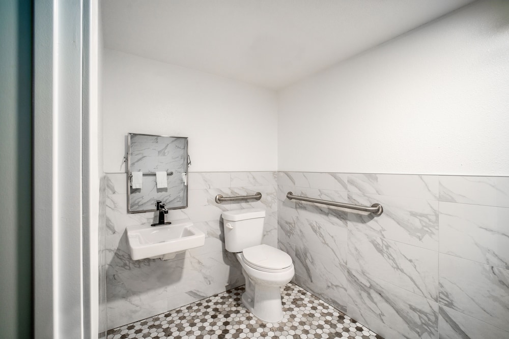 Aspire Inn Studios & Spas - photo 62