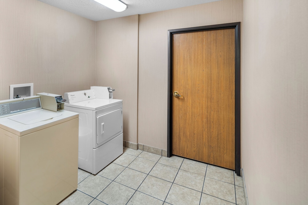 EverSpring Inn & Suites - photo 17