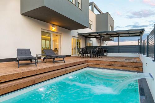 Villa Eva with pool near Medulin — 4-Star Luxury Hotel in Liznjan, Croatia