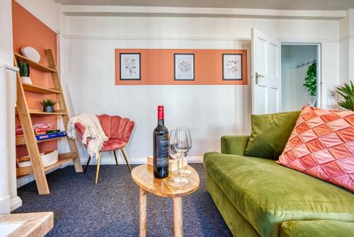 Brewery Loft 3 Bedroom Bright Spacious apartment in the centre of town Wifi Netflix — 4-Star Luxury Hotel in Cirencester, United Kingdom