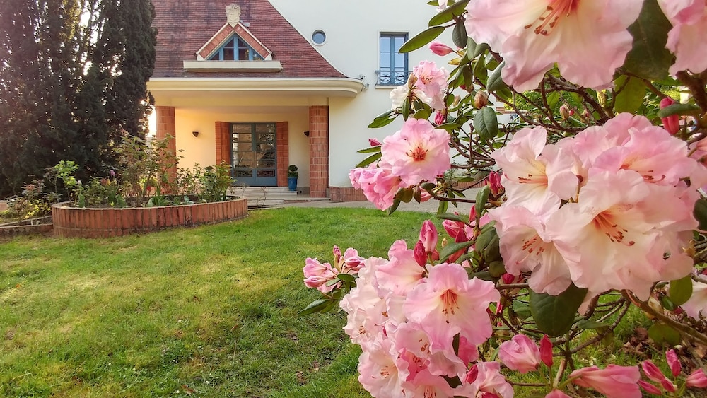 Les Chambres d'hôtes La Closerie — 4-Star Luxury Hotel in Droue-Sur-Drouette, France