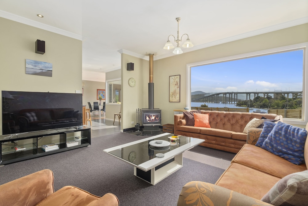 Manfield City Waterfront View Cottage — 4-Star Luxury Hotel in Hobart, Australia