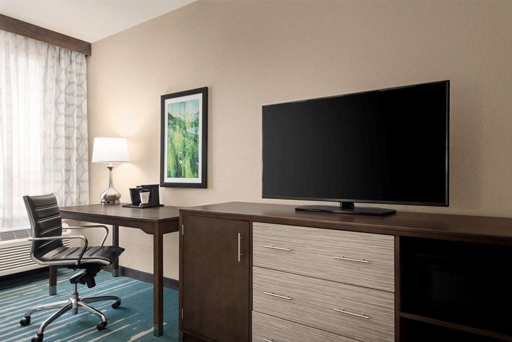 La Quinta Inn & Suites by Wyndham Clovis CA - photo 8