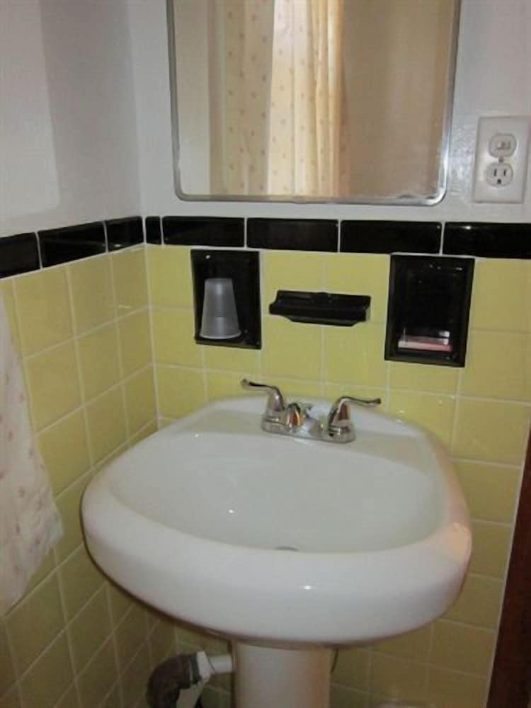 Cadet Motel - photo 38