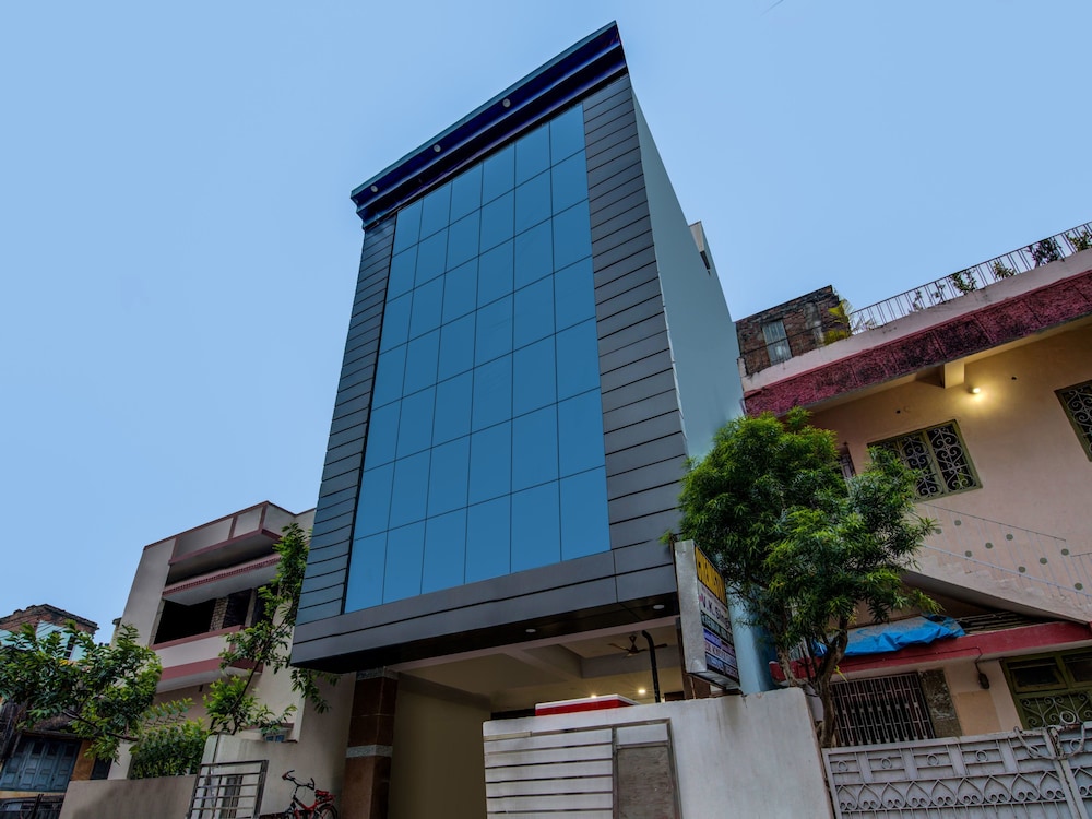 Oyo 18542 Petals Inn — Patna