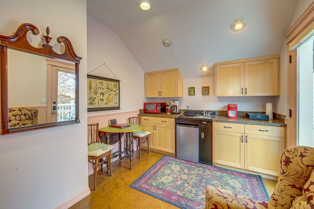 Carlisle Garden Suites - photo 31