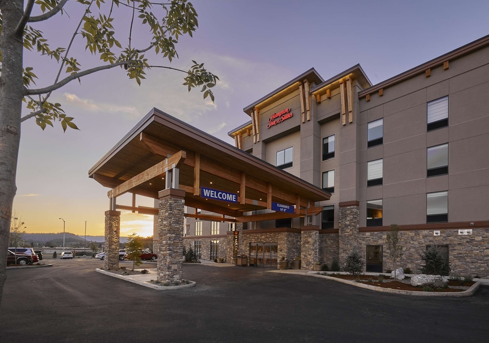 Hampton Inn & Suites Roseburg - photo 34