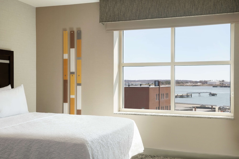 Hampton Inn Portland Downtown Waterfront - photo 15