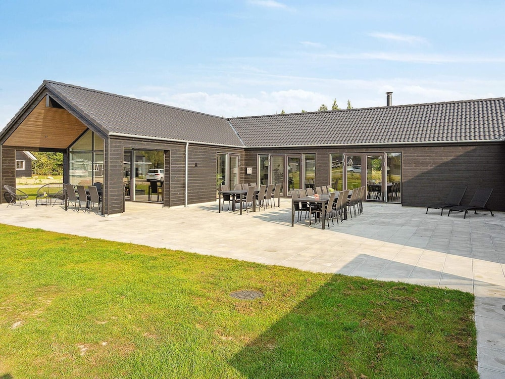 Luxury Retreat with Pool By Traum Ferienwohnungen — 4-Star Luxury Hotel in None, Denmark