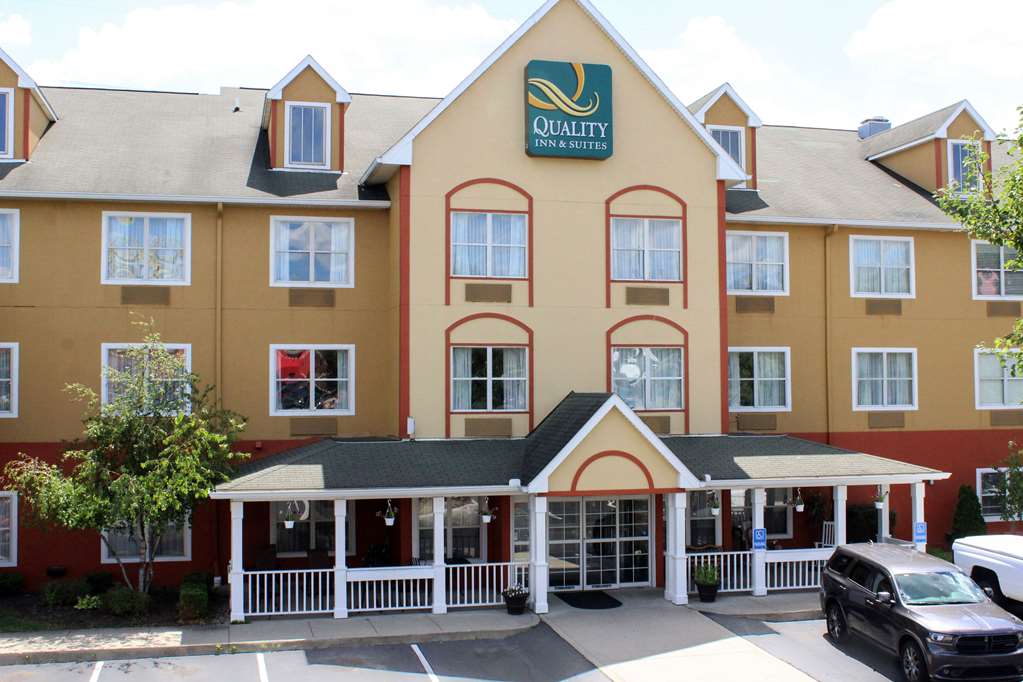 Quality Inn & Suites Cincinnati Sharonville - carbon neutral hotel in Sharonville