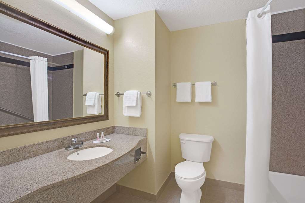 Super 8 by Wyndham Daytona Beach - photo 8