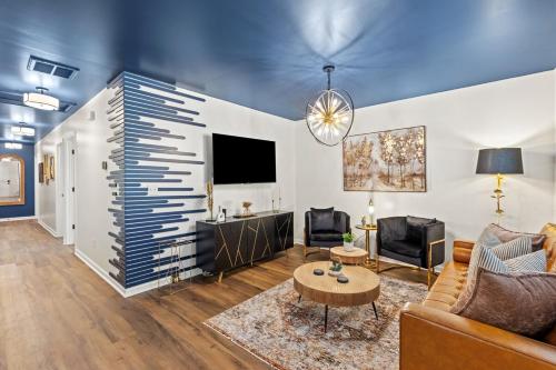 The Luxe Hot Tub Playground 12 Min to Horse Park in Georgetown, United States