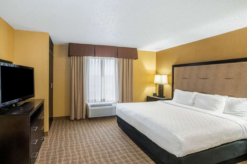 La Quinta Inn & Suites by Wyndham Hot Springs - photo 38